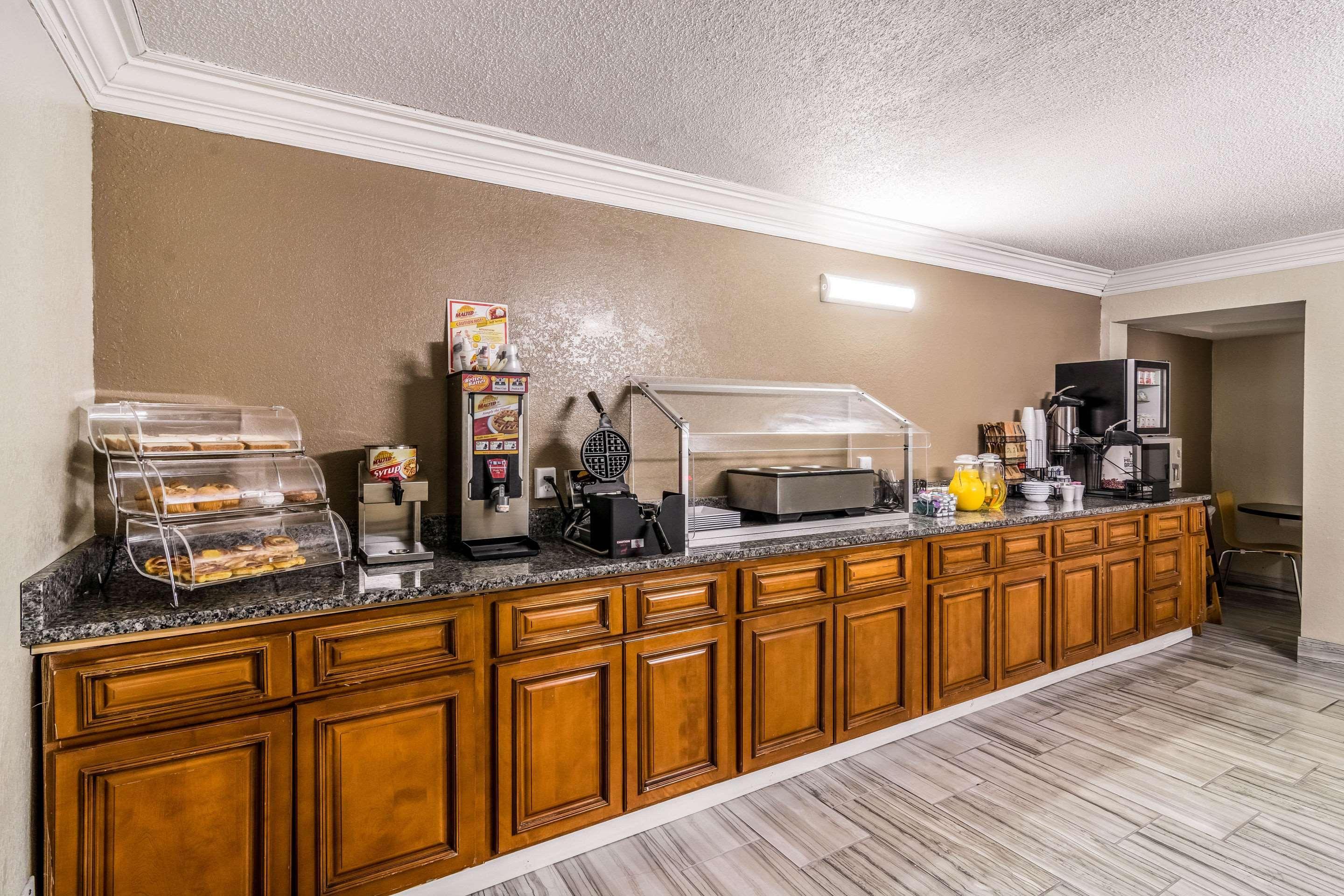 Quality Inn Пенсакола Экстерьер фото