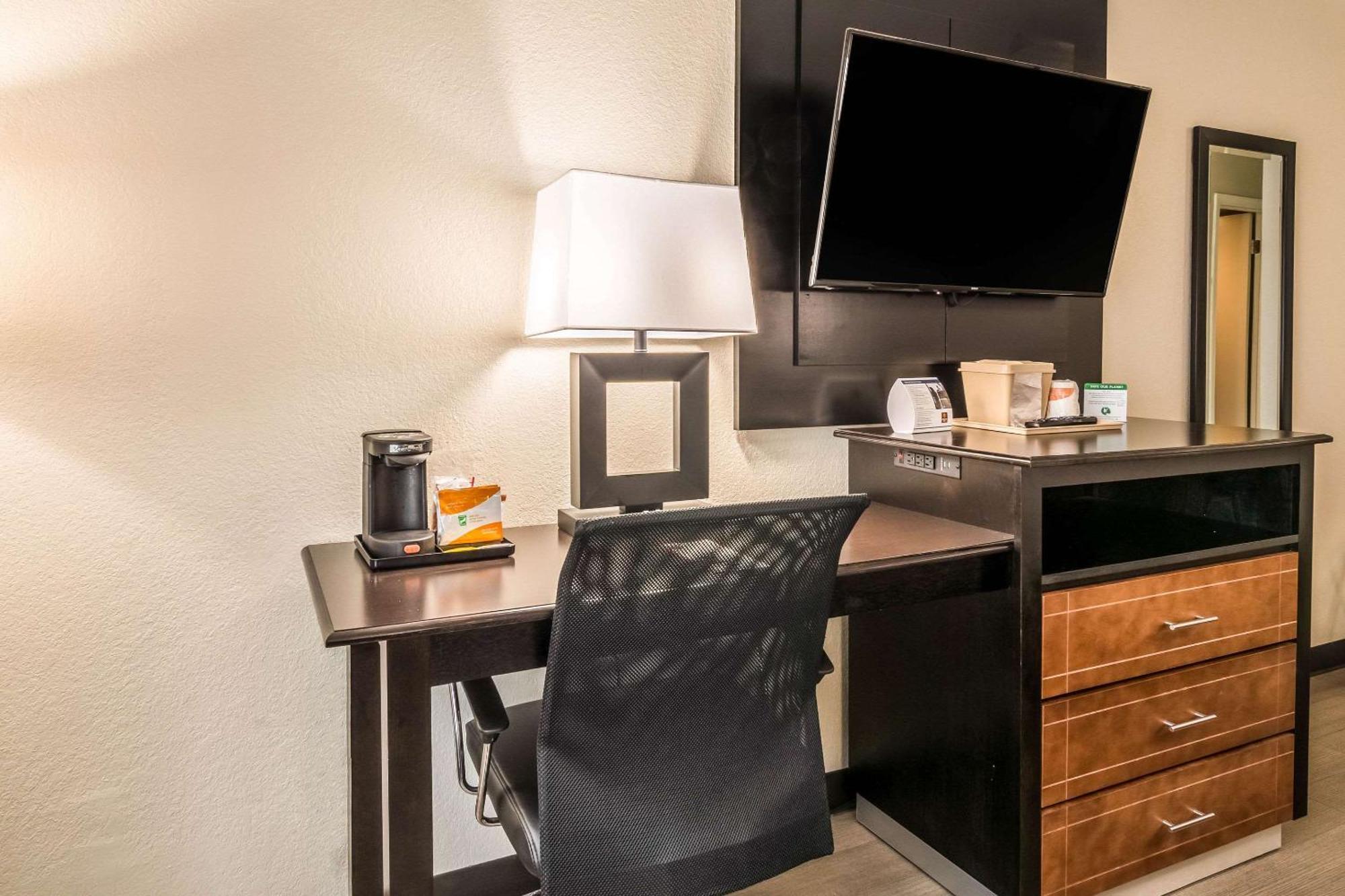 Quality Inn Пенсакола Экстерьер фото
